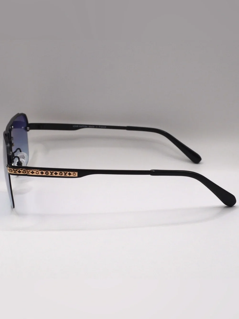 Louis Vuitton Men’s Sunglasses – Black / Purple-Blue Gradient – New – 61-14-138